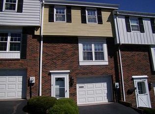 4 Walnut Ct, Pittsburgh, PA 15238