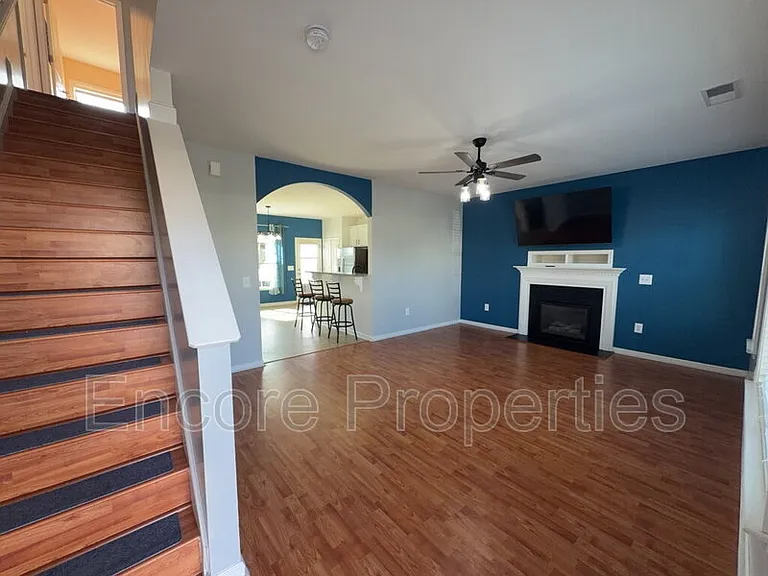 912 Custom Oak Ln — Photo 3