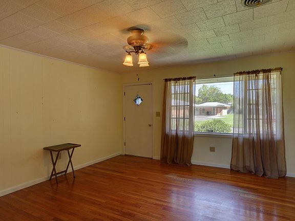 5th image of 1809 Cole Dr