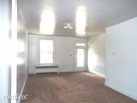 livinroom toward front door