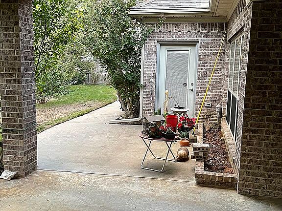 4th image of 3633 Independence Dr