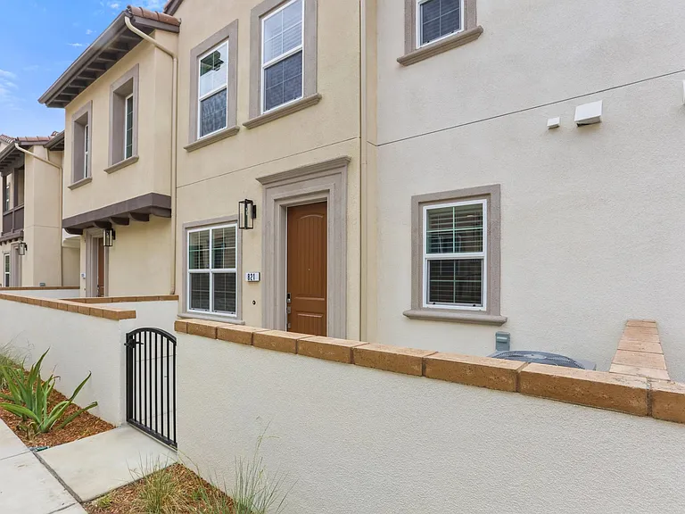 821 Blackstone Dr — Photo 18