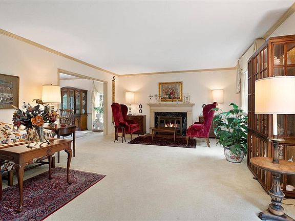 5th image of 9871 Waterbury Dr