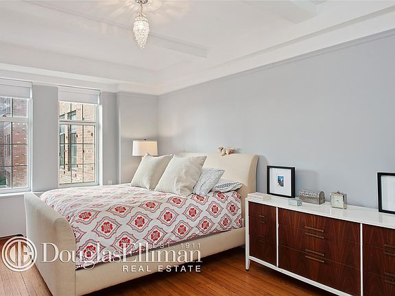 4th image of 465 W 23rd St APT 18D