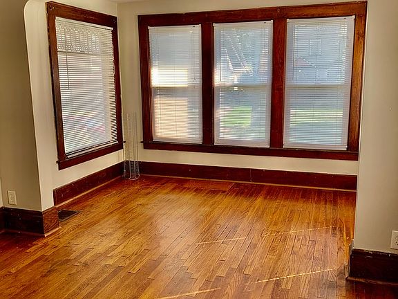 5th image of 932 Westcott St #1-2