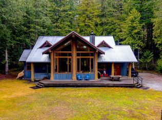 2 Walkerville Rd, Pemberton, BC V0N 2K0