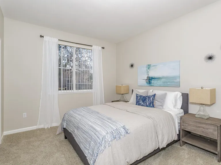 Lake Point Apartments — Photo 76