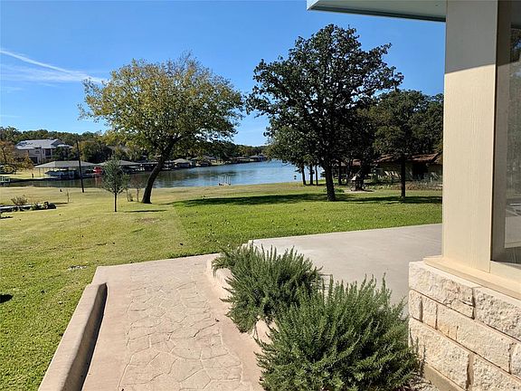 4th image of 406 Kiowa Dr E