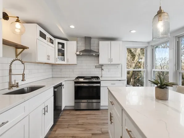 34 Banks Ter, Swampscott, MA 01907