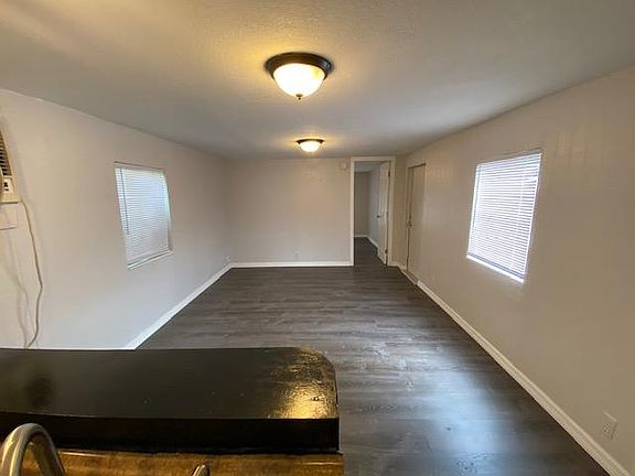 4th image of 4731 Edgewater Dr