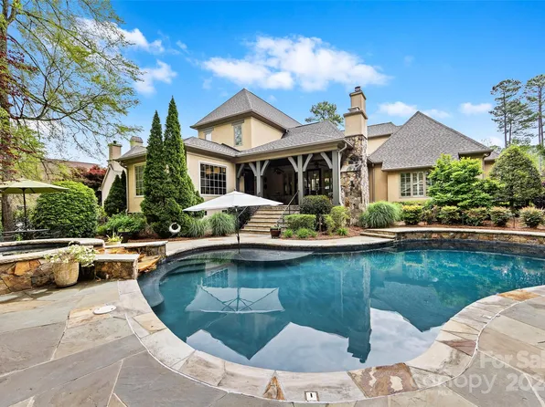 9015 Pine Laurel Dr, Matthews, NC 28104