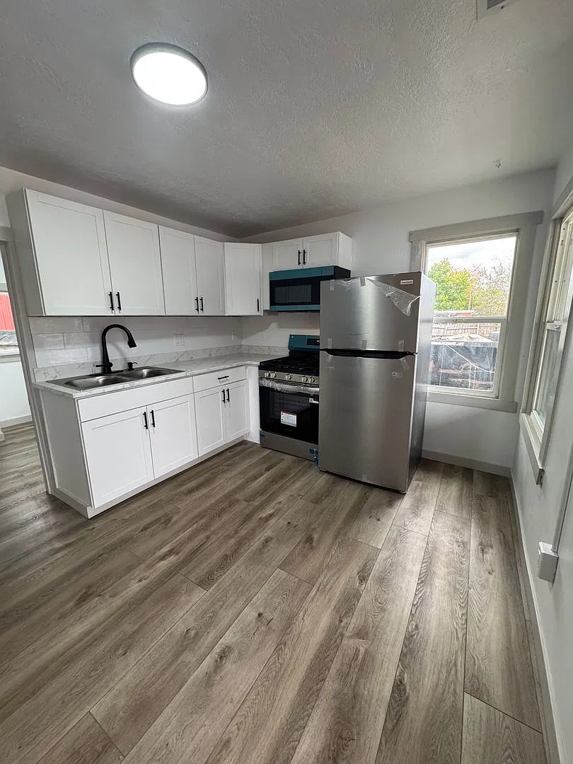 Newly Remodeled 2 Bed, 1 Bath Single Family Home Great Location! — Photo 2