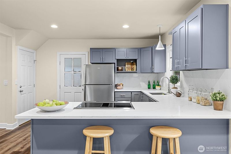 2nd image of 902 22nd Avenue