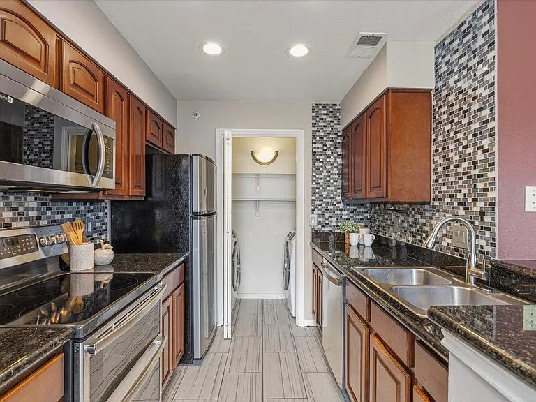 6000 Shepherd Mountain Cv #411 — Photo 14