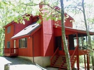 168 Tanager Rd, Lackawaxen, PA 18435