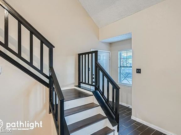 3rd image of 4315 Largo Dr