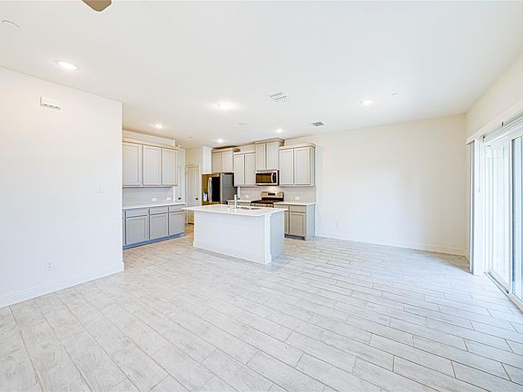 5th image of 970 Emil Pl