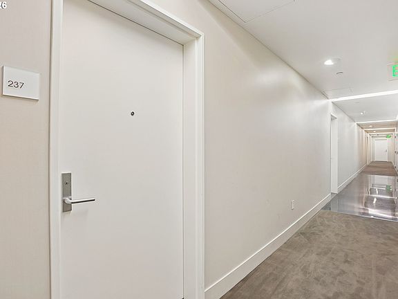 3rd image of 937 NW Glisan St Unit 237