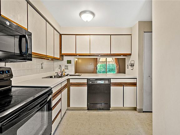 5th image of 21 Hennig Dr