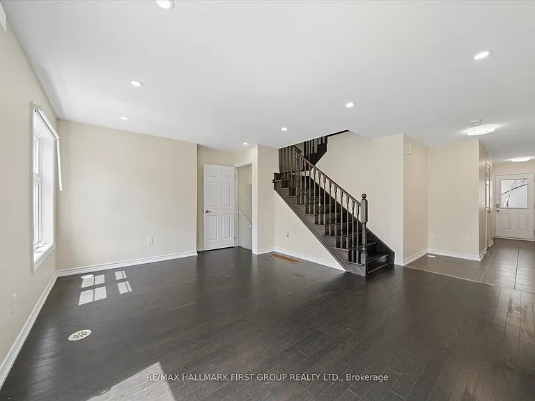 3 Westbury Way — Photo 3