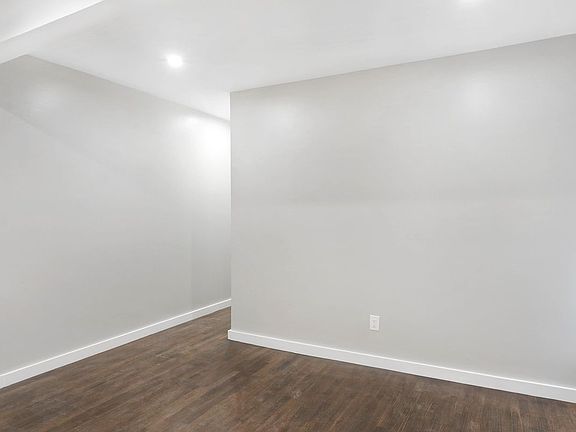 3rd image of 411 E 114th St APT 7
