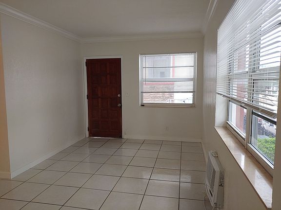 3rd image of 6930 Byron Ave #201