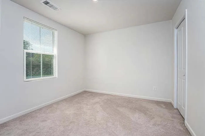 219 Nottingham Ln — Photo 18