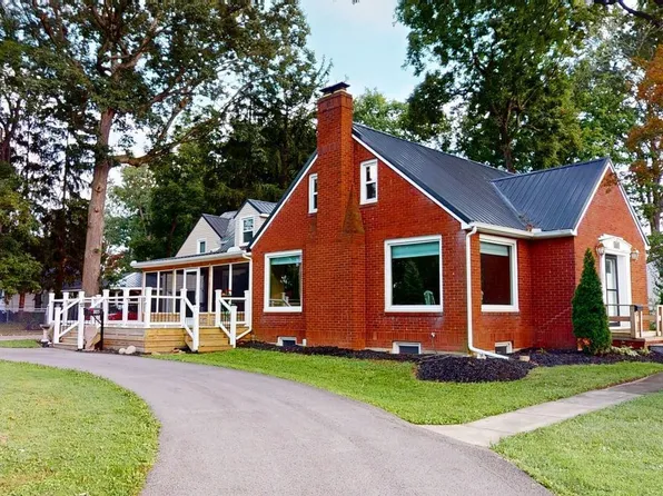 805 Maplewood St, Willard, OH 44890