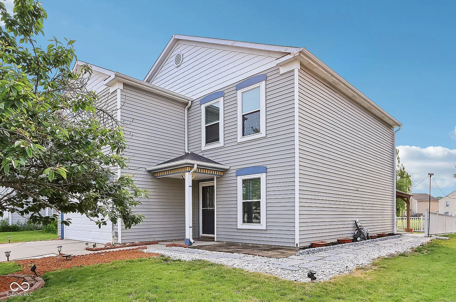 3 bed, 2.5 bath, 2030 sqft, $2,049 — Photo 2
