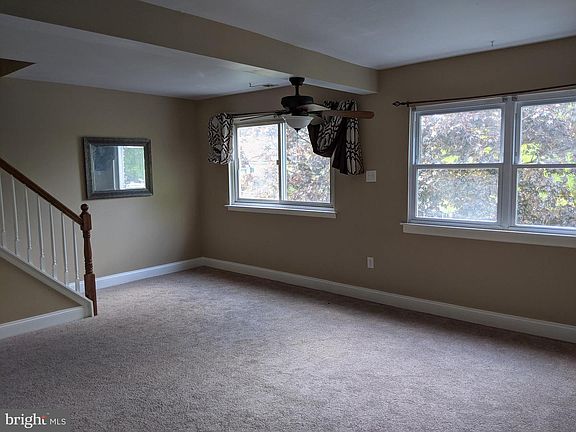 3rd image of 216 Caranel Cir