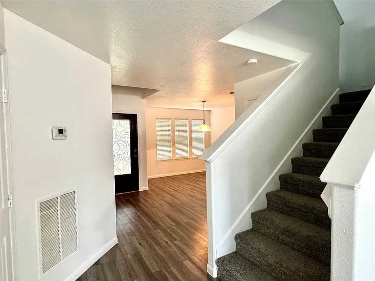 8435 Resada Park Ln — Photo 3