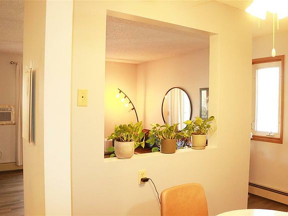 5th image of 1006 9th St E #302