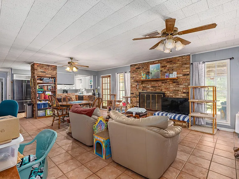 1105 Ada St — Photo 12