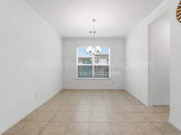 1618 Rosedale Dr — Photo 8
