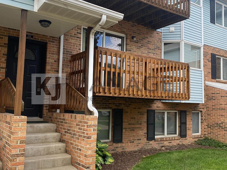 1st image of 242 Pinewood Dr #50