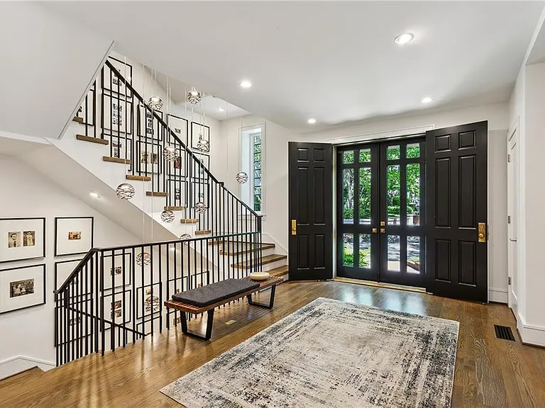 2525 Peachtree Rd NE #32 — Photo 4