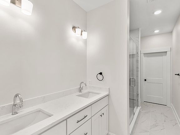 3rd image of 125 Vanden St