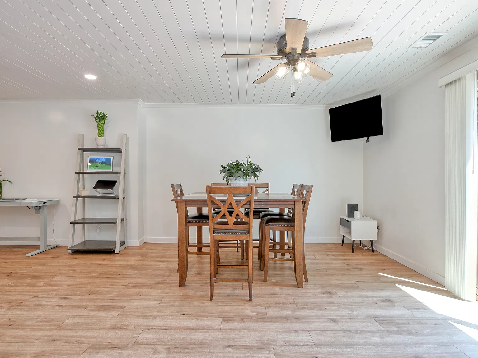 3 bed, 2184 sqft, $5,200 — Photo 4