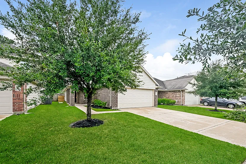 South Post Oak Manor — Photo 3
