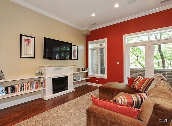 2nd image of 2110 W Roscoe St Unit 3