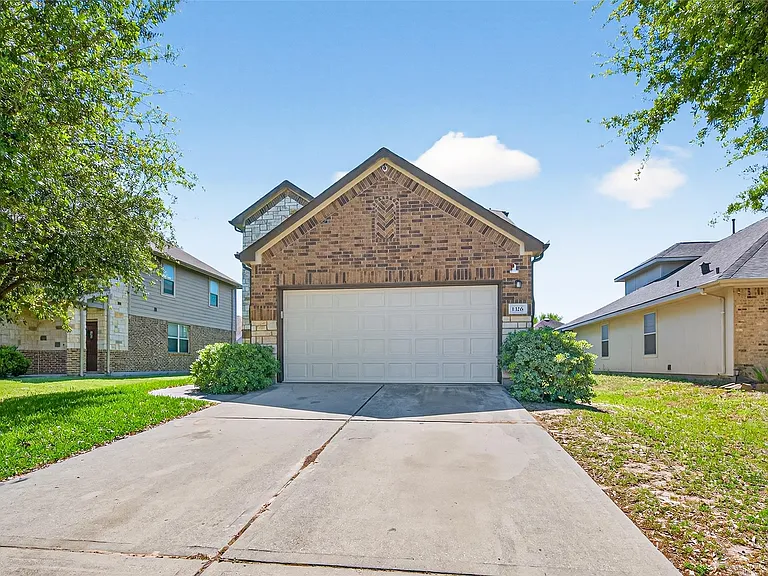 1326 Seagler Pond Ln — Photo 3