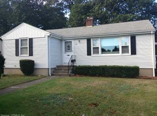 40 Chestnut Hill Sq, Groton, CT 06340