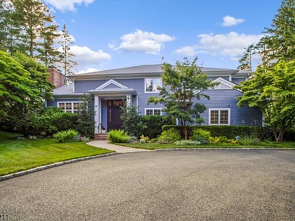 3rd image of 2 Denman Ct