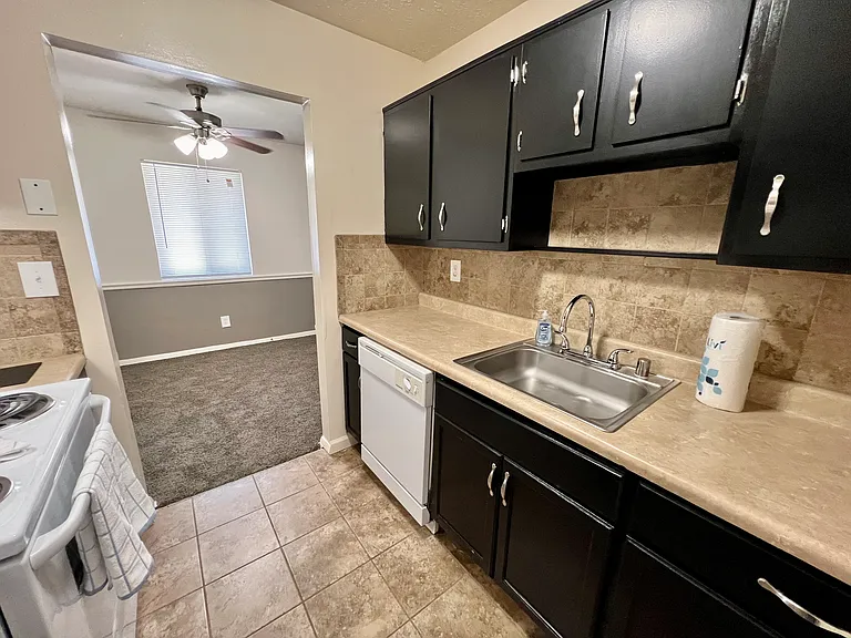 Glenview Apartments — Photo 45