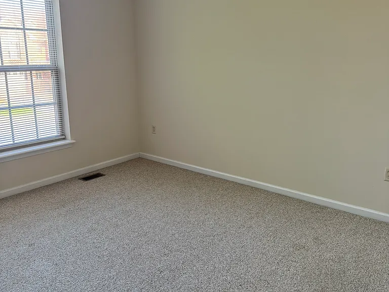 2042 Powell Dr — Photo 7