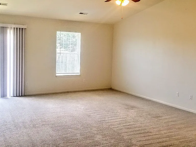 21048 Harbor Ln — Photo 9