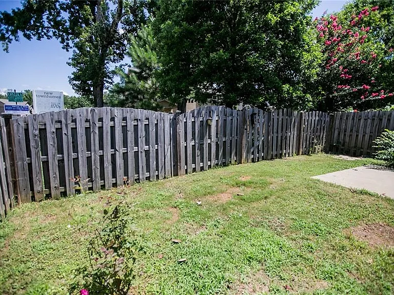 1951 Stephanie Ct — Photo 13