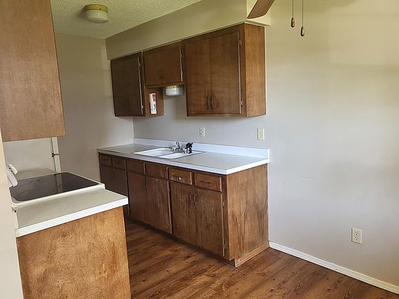 4th image of 405 S Fulton St #12