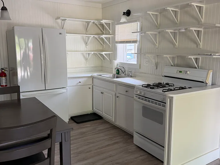 122 Zelus St — Photo 9