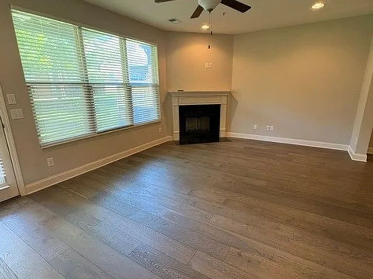 216 Bixby Private Ln — Photo 10
